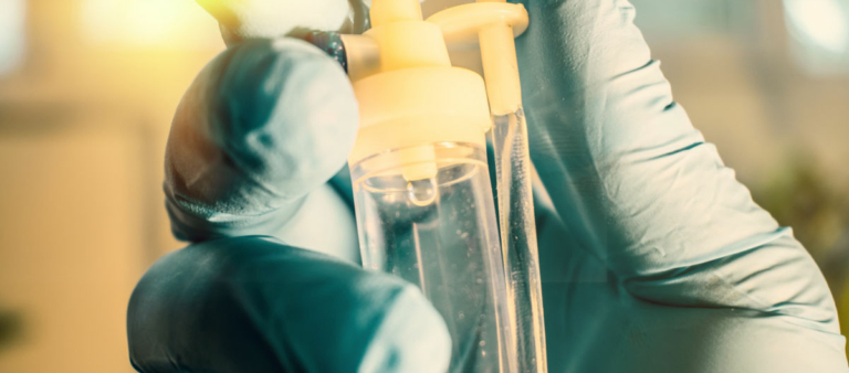 Deler skrækkeligt nyt: Ikonisk TV-stjerne behandles for stadie 4-kræft