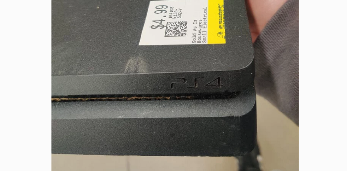 Mand køber PlayStation for 35 kroner i genbrugsbutik: Da han tilslutter den derhjemme kunne han ikke tro sine egne øjne