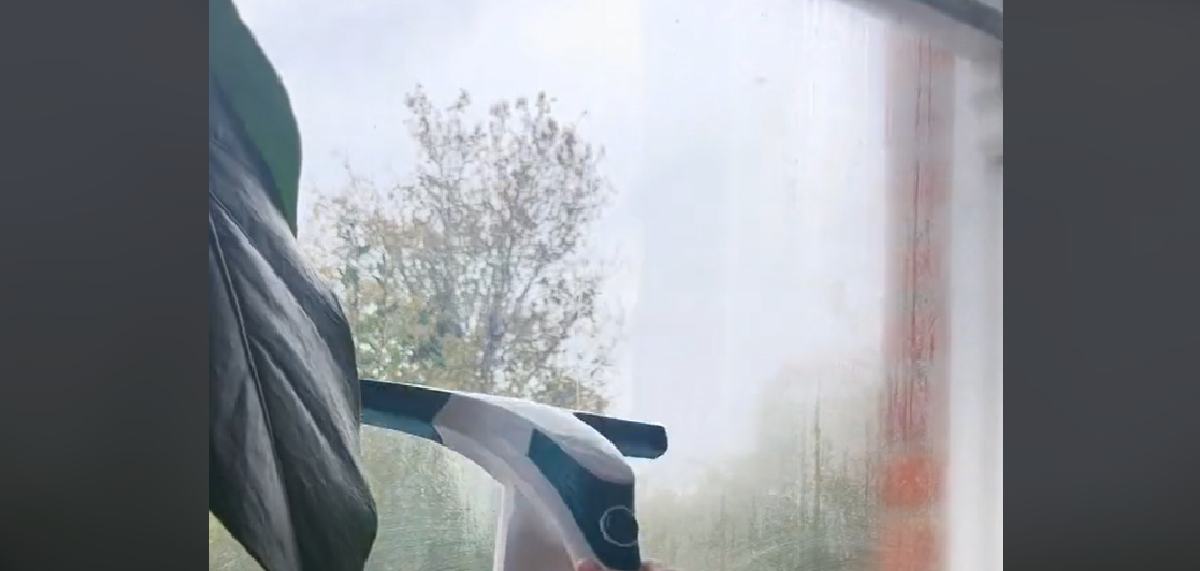 Hver morgen var hendes rude dækket af kondens: Nu tager hendes simple løsning internettet med storm