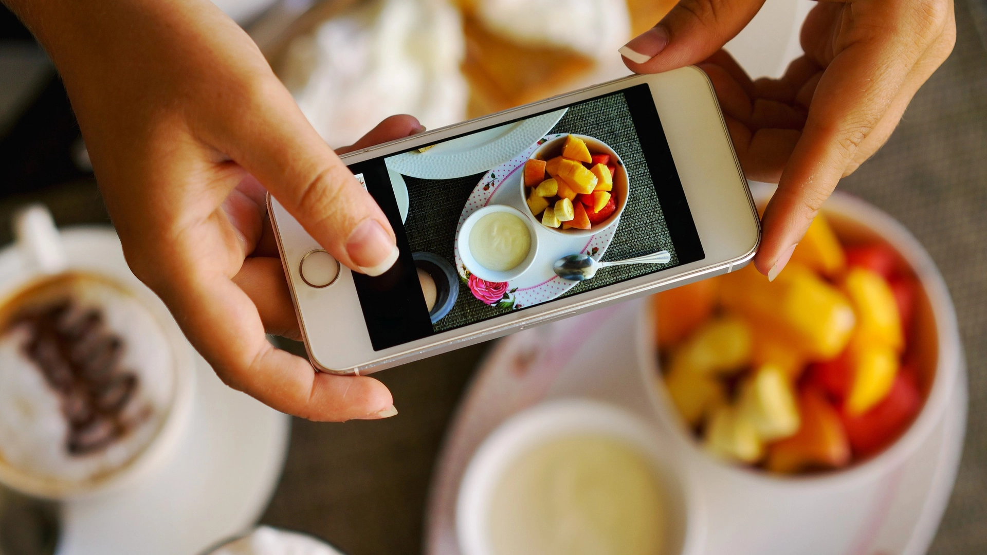 Kvinde delte billede af sin mad på sociale medier: Fik regning på 433.811 kroner fra restauranten