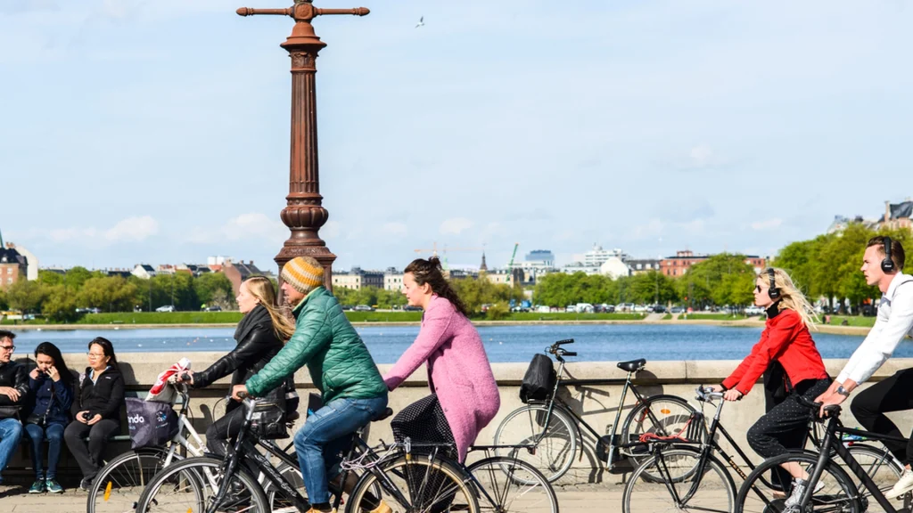 Her er de gladeste lande i 2024: Se Danmarks placering