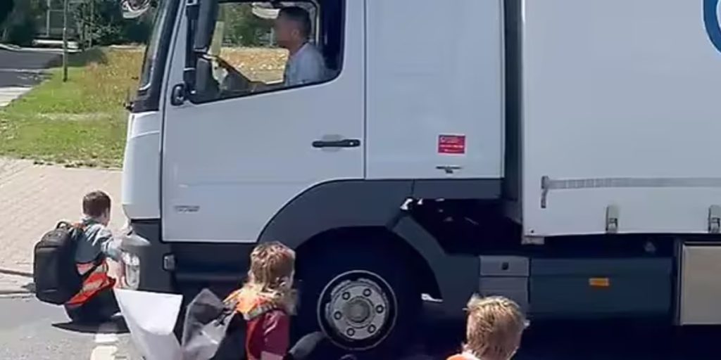 En tysk lastbilchauffør kørte ind i klimaaktivist