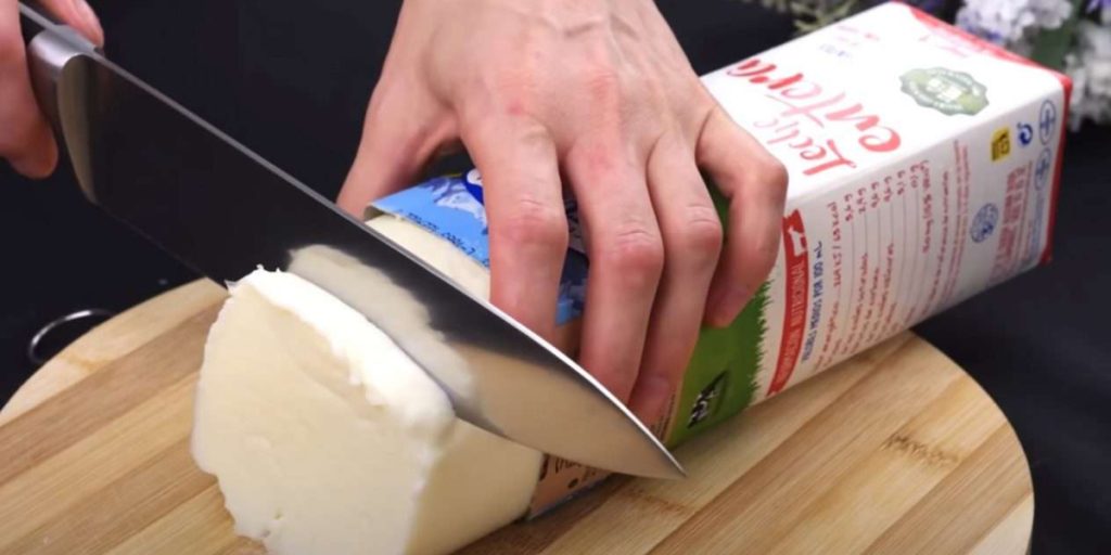 Spar penge: Lav et kilo ost af en liter mælk på kun fem minutter
