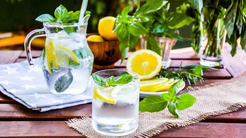 Hjemmelavet limonade: Sommerens ultimative forfriskning