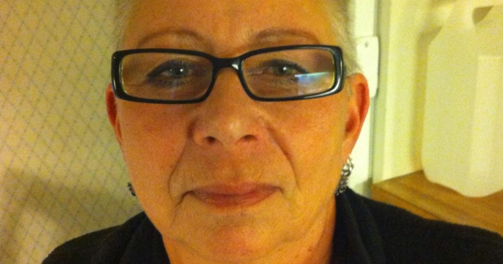Pensionisten Lena er flyttet sammen med sin veninde: Vent til du hører den geniale årsag