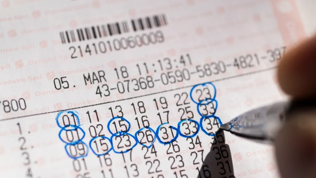 Lotto-vinder delte nyheden om sin gevinst på Facebook: Det skulle hun aldrig have gjort