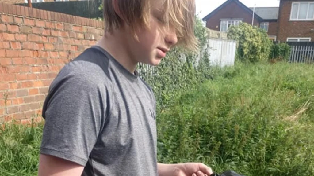 14-årige Louie blev hængt ud på Facebook: Så sendte hans mor ‘det perfekte svar’