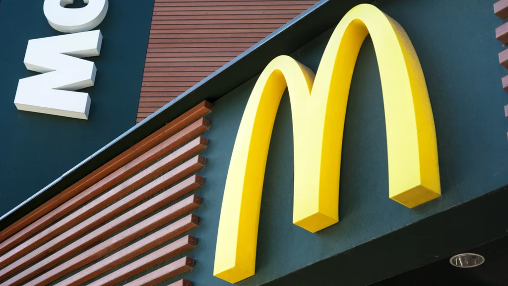Han lavede sit livs fejl, da han skulle bestille McDonald’s: Vent til du ser det utrolige morsomme resultat