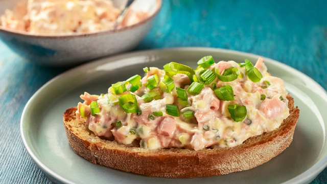 Gem denne opskrift og mist den aldrig igen: Her er opskriften på et ‘luksuriøst’ smørrebrød, som alle ville elske