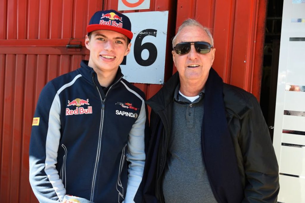 Max Verstappen om mødet med Johan Cruijff: “Han var meget ældre, men vi klikkede straks”