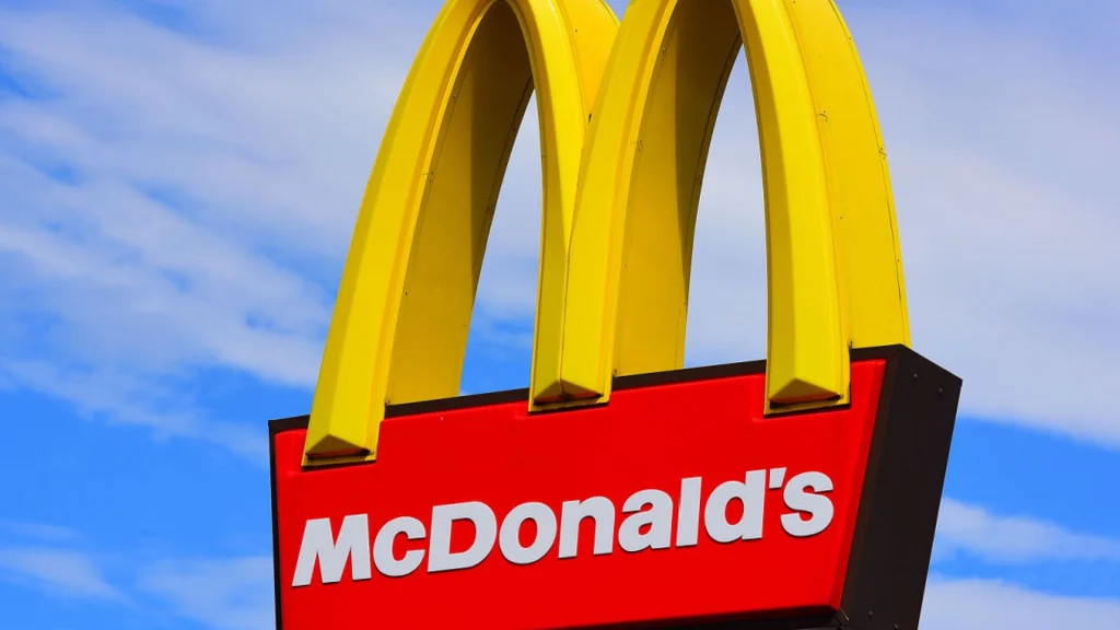 McDonald’s-ansat kunne ikke overskue flere kunder i butikken: Tog drastisk beslutning og fik fem års fængsel