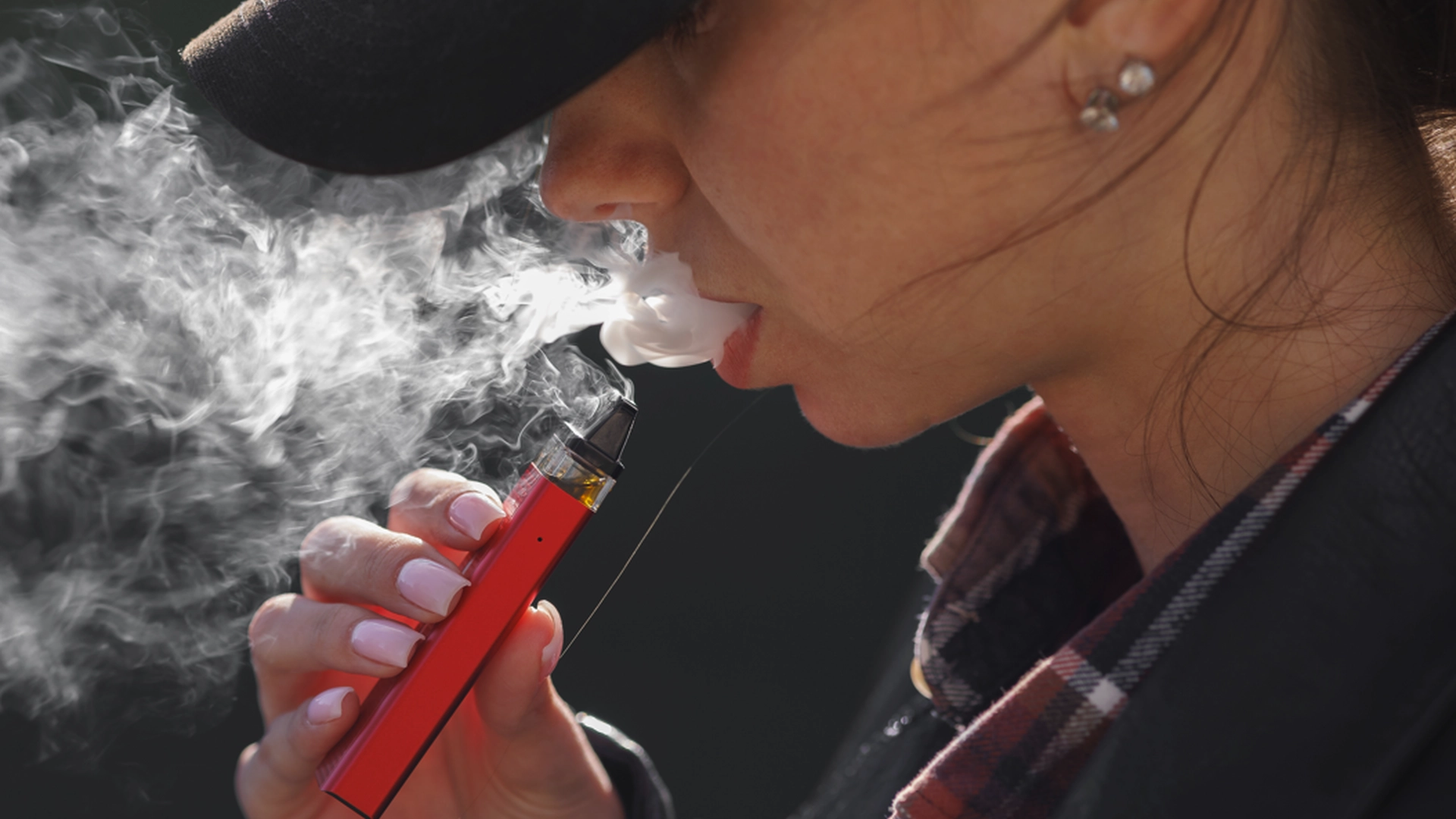 39-årig mor havde altid en vape ved hånden: Nu advarer hun andre om de alvorlige konsekvenserne