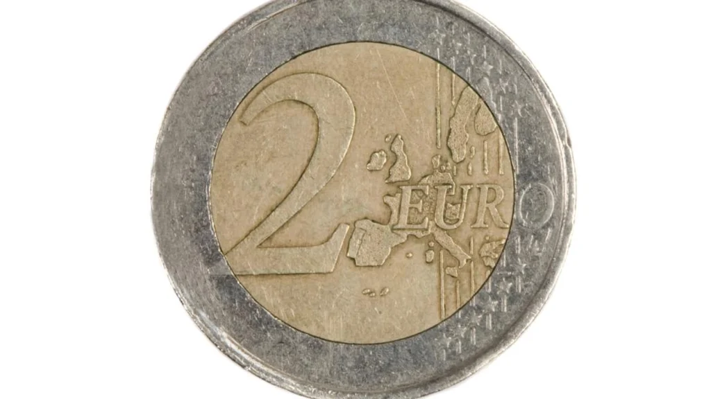 Viral 2 Euro-mønt udfordrer dine øjne: Kan du se hvorfor?