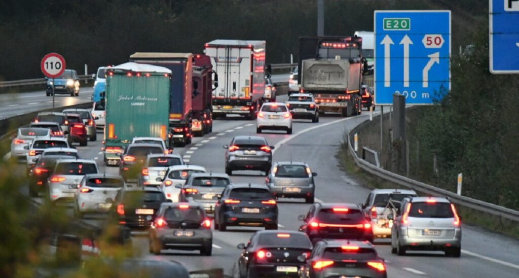 Kø-kaos: To lastbiler i uheld på motorvej