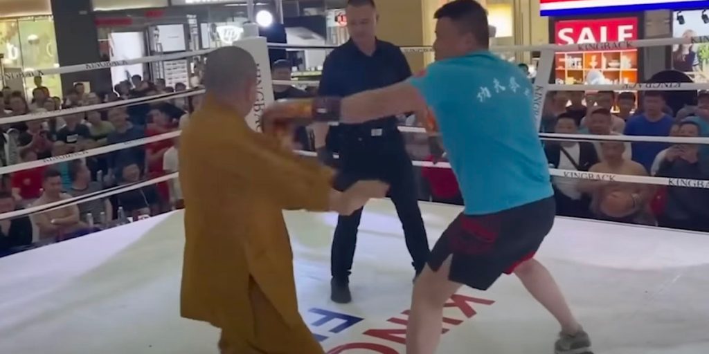 En Shaolin-munk møder MMA-kæmper i boksning – han ender med at blive tævet