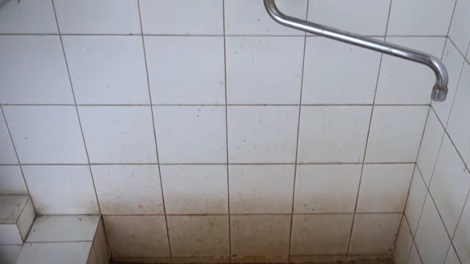 Eddike er ikke nødvendigt: På kun 5 minutter kan du få badeværelsesklinkerne til at skinne