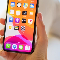 Tjek dine skuffer igennem: Disse fem mobiltelefoner er en formue værd