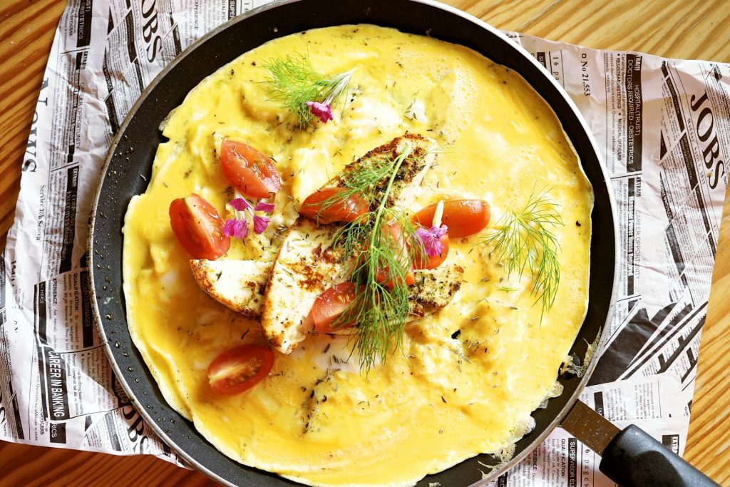 For at få en luftig og blød omelet findes der et enkelt trick, du kan bruge