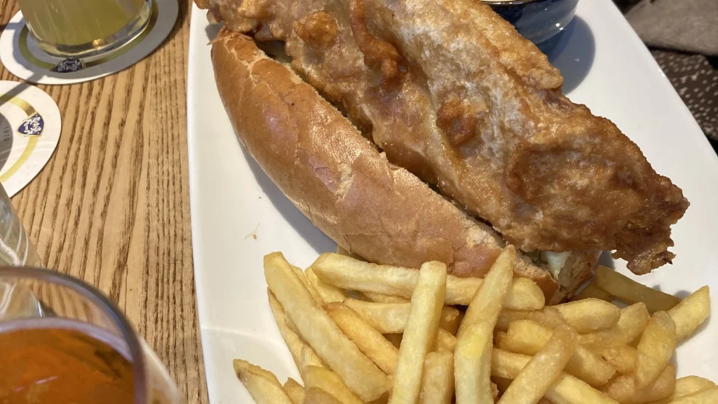 Mor bestilte fiskesandwich på pub: Du taber kæben når du ser hvad tjeneren kom med
