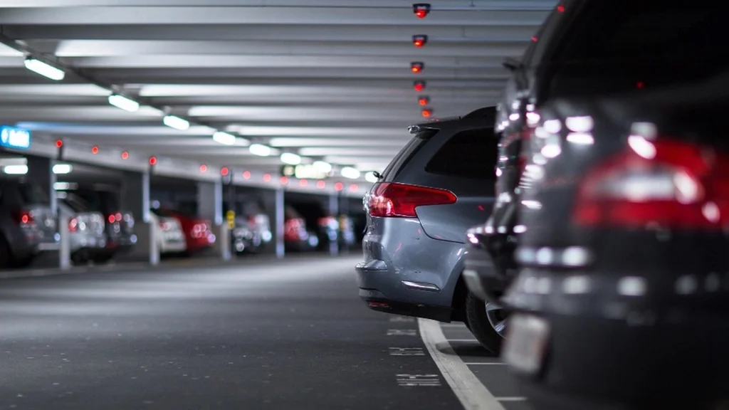Par efterlod deres bil ved parkeringsfirma i lufthavnen: Fik et chok da de kom hjem fra ferie