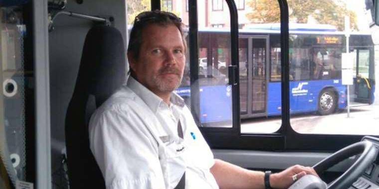 3-årig dreng fik anfald i bussen: Så trådte chaufføren Peter på speederen og kørte på hospitalet