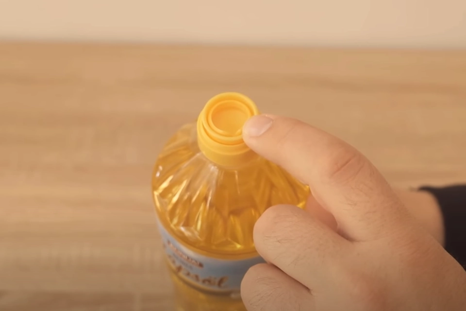 Smid aldrig oliens plastiklåg ud: Det har en funktion, som meget få danskere er klar over