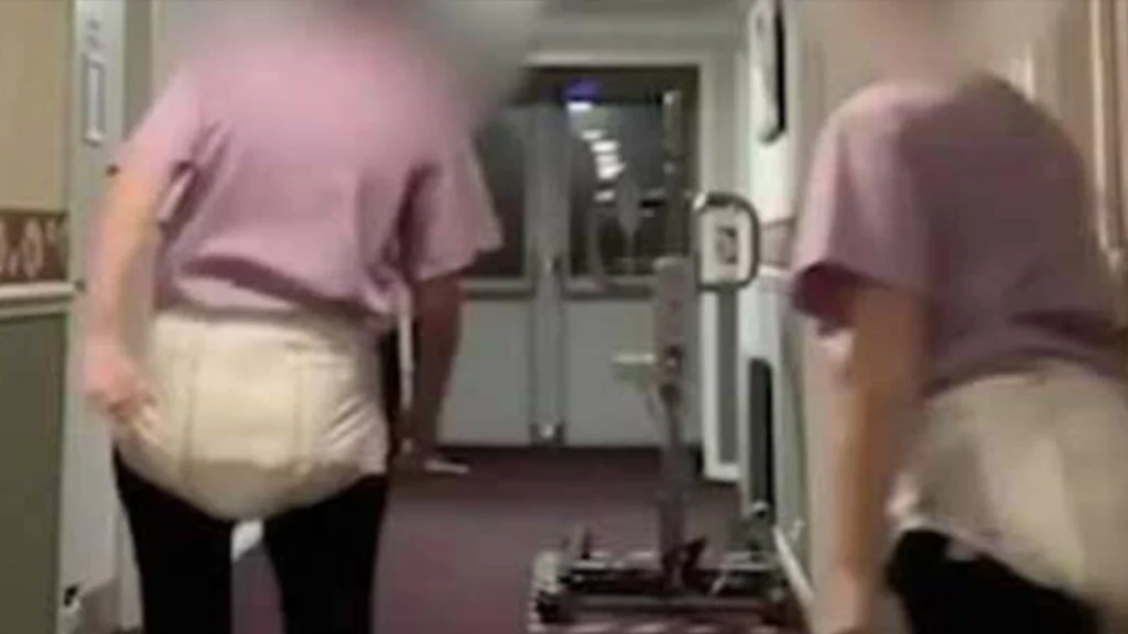 Plejehjem i shitstorm: Viral video viser personale iført bleer gør grin med demenspatienter