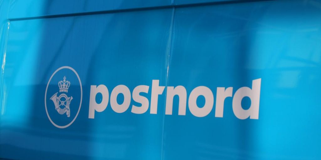 PostNord-medarbejder fanget på kamera, da hun tog Johans telefon ud af pakken: Folk taber kæben, når de hører, hvad der så skete