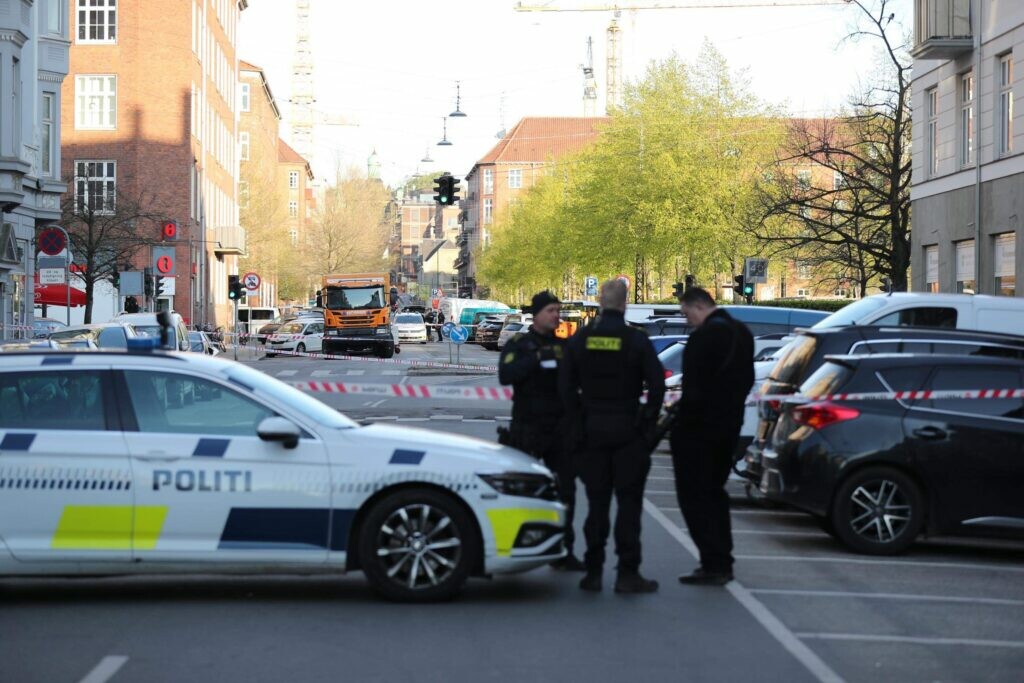 48-årig fundet død i nat: Nu er to blevet anholdt