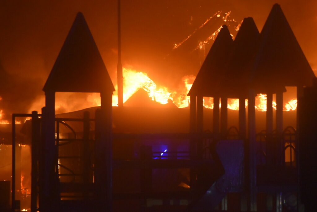 Legeland i flammer