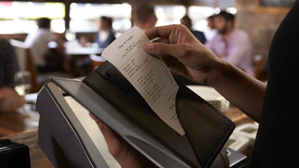 Restaurant møder kritik: Gæsterne i vrede efter at have set deres kvittering