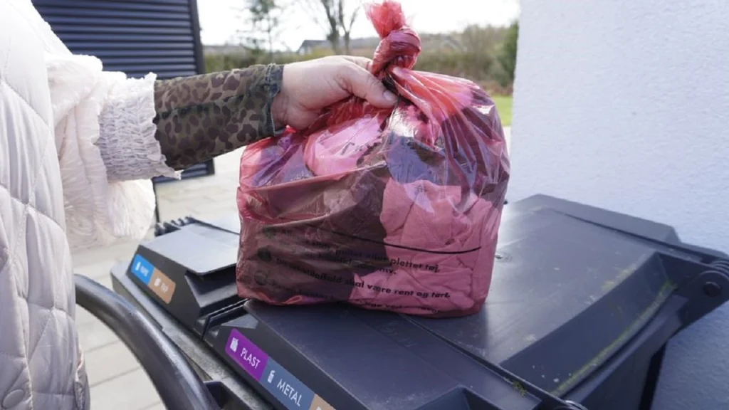 Røde poser på vej: Se hvilken kategori af affald de er beregnet til