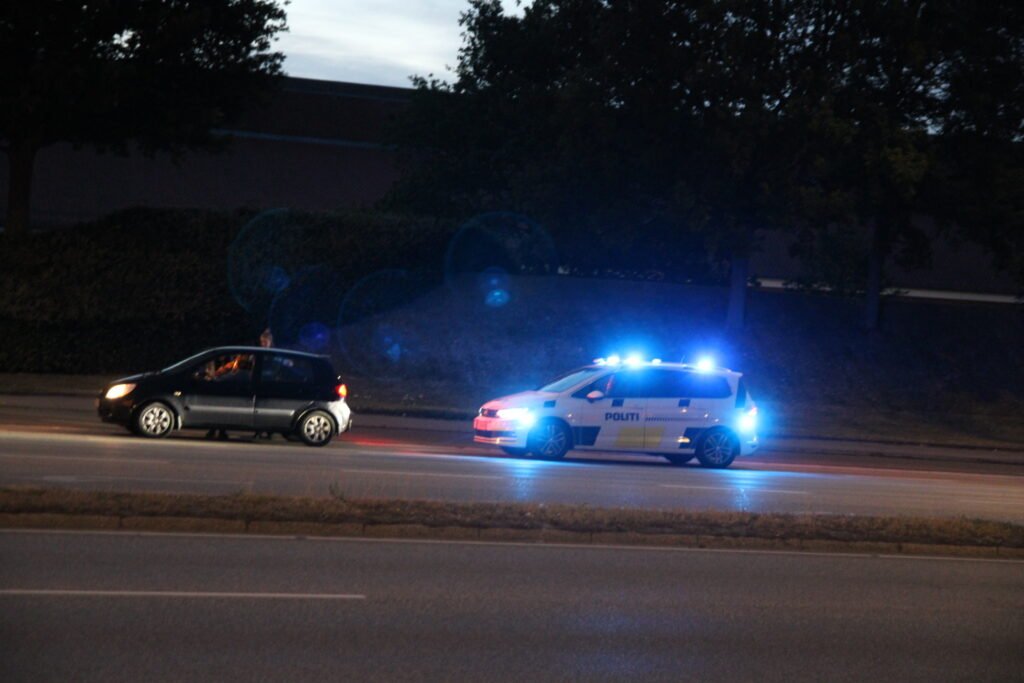 Politiet eftersætter bil