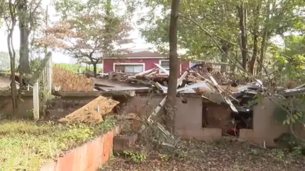 Kvinde kom hjem fra ferie og så hendes hus var blevet revet ned: Du gætter aldrig hvorfor