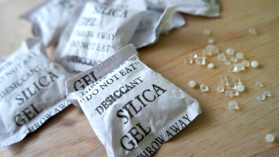Smid dem ikke ud: 5 ting, du kan bruge silica-poser til i hverdagen