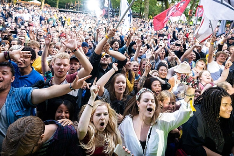 Efter upassende opførsel på scenen: Festival sagsøger musiker for 16,5 millioner