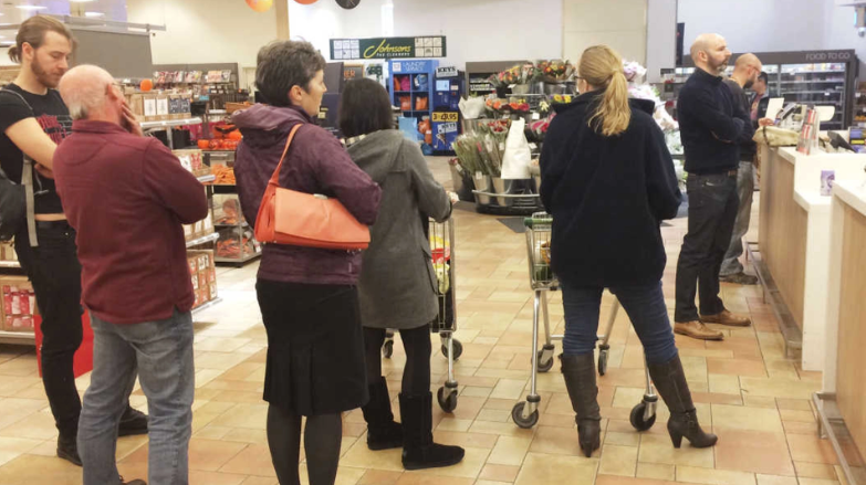 En anden snød sig foran i køen i supermarkedet: Det blev hans livs held