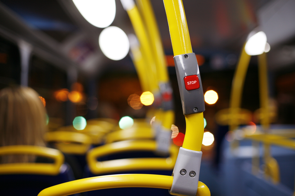 Bybus kørte galt med stangstiv chauffør bag rattet