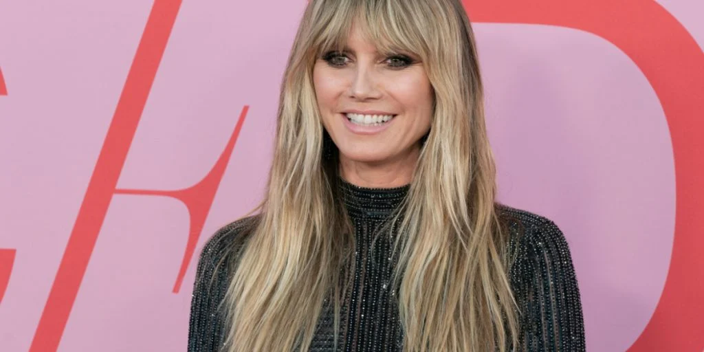 Heidi Klum smider tøjet: Overlader næsten intet til fantasien