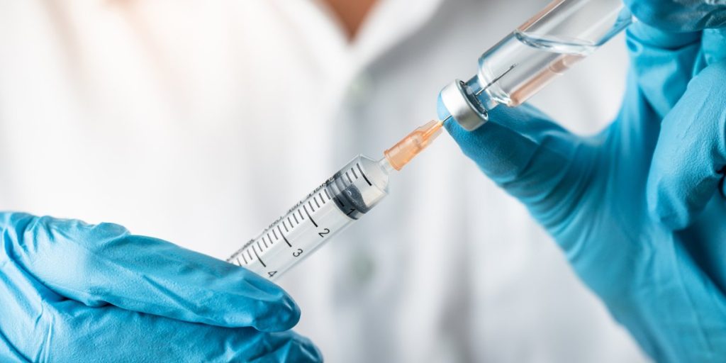 Vaccine-fusk: Kvinder forklæder sig som bedstemødre for stik
