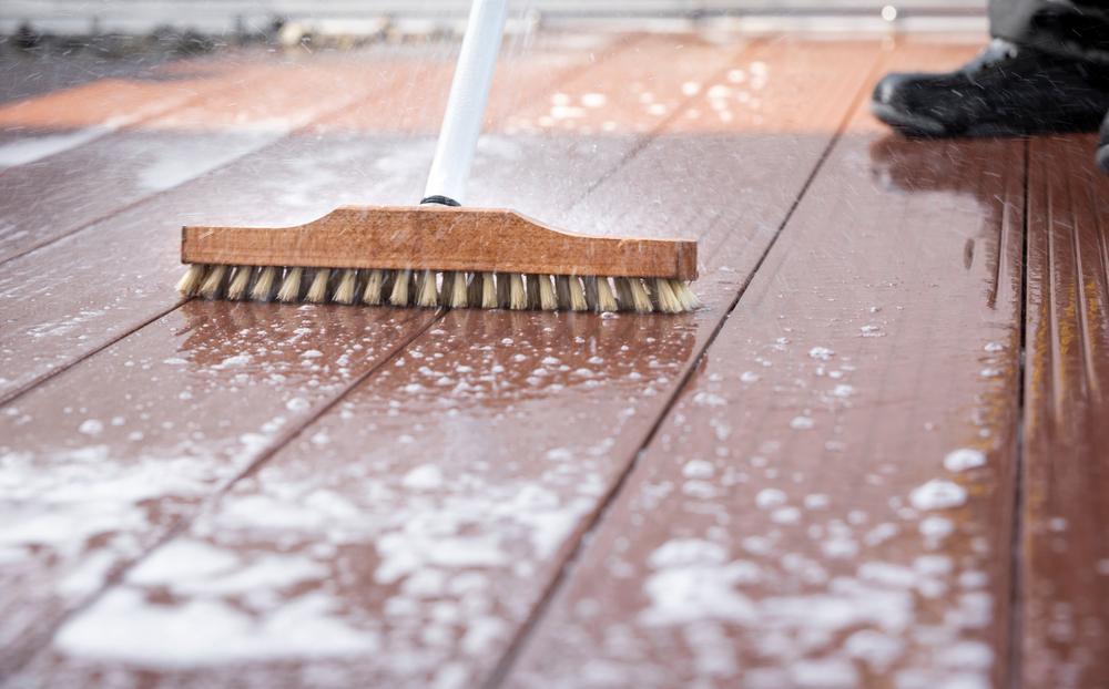 Med dette simple trick får du nemt din terrasse til at se pæn ud igen