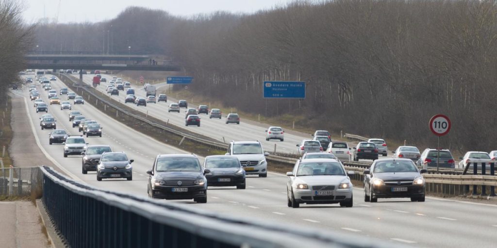 Advarer trafikanterne: Næsten halvdelen gør det – og det medfører en bøde på 2.500 kroner
