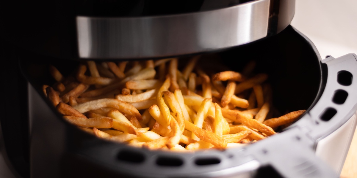 Opnå de sprødeste fritter i en airfryer: Du skal bare tilføje denne ene ingrediens, du allerede har i skabet