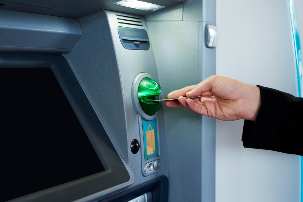 Kun få kender den skjulte sandhed: Dette ‘sker’ hvis du indtaster PIN-koden baglæns i en hæveautomat