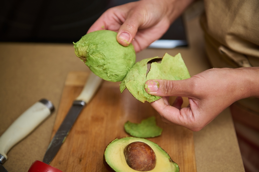 Enhver der gemmer avocadoskrællen, har en skjult skat i deres hjem: Her er det overraskende du kan bruge det til