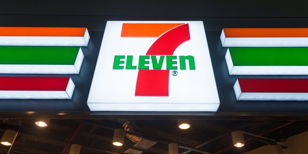 Røver blev låst inde i 7-Eleven: Nu er 31-årig mand udvist