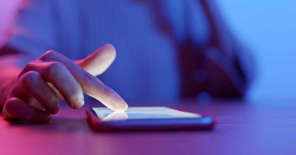 Sikkerhedstjeneste med advarsel til samtlige Android- og iPhone-ejere
