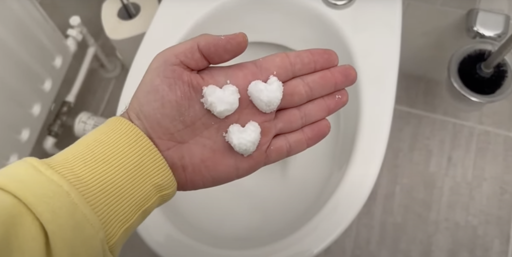 Kom dette i dit toilet hver 4. uge: Du vil ikke fortryde det