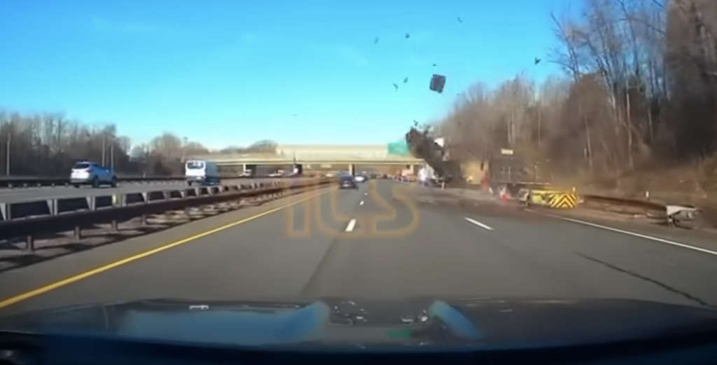 Her ser du hvorfor du aldrig skal overhale indenom på motorvejen