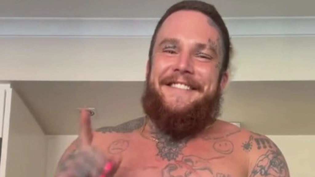 Kone hader mands vanvittige tatovering: Du kaster op af grin, når du ser den